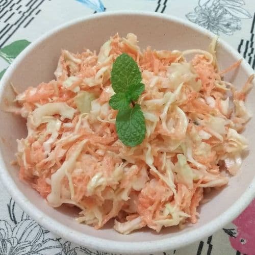 Salada de repolho com molho de iogurte